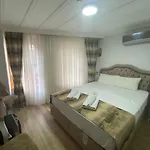 Tree House Ξενοδοχείο *