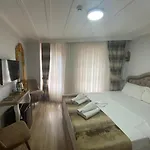 Ξενοδοχείο Tree House *