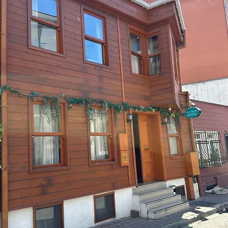 Отель Tree House