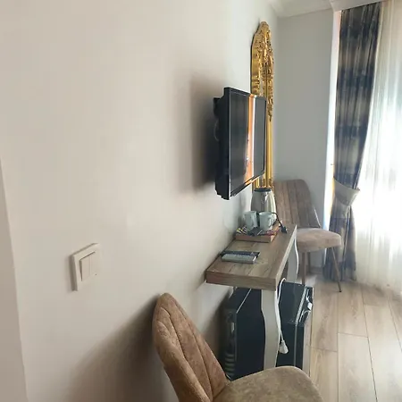 מלון Tree House *