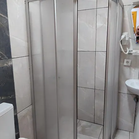 Tree House Szálloda *